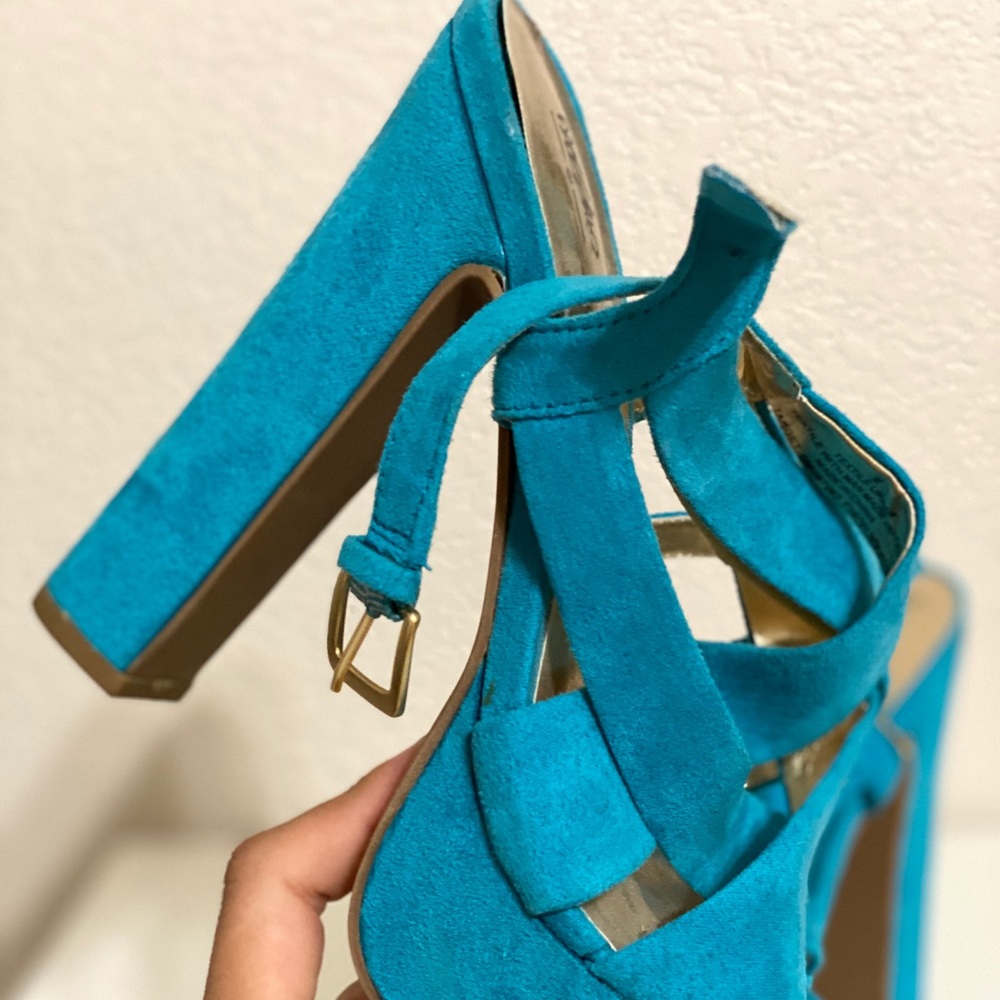 Mosaic turquoise chunky heels with gold clasp